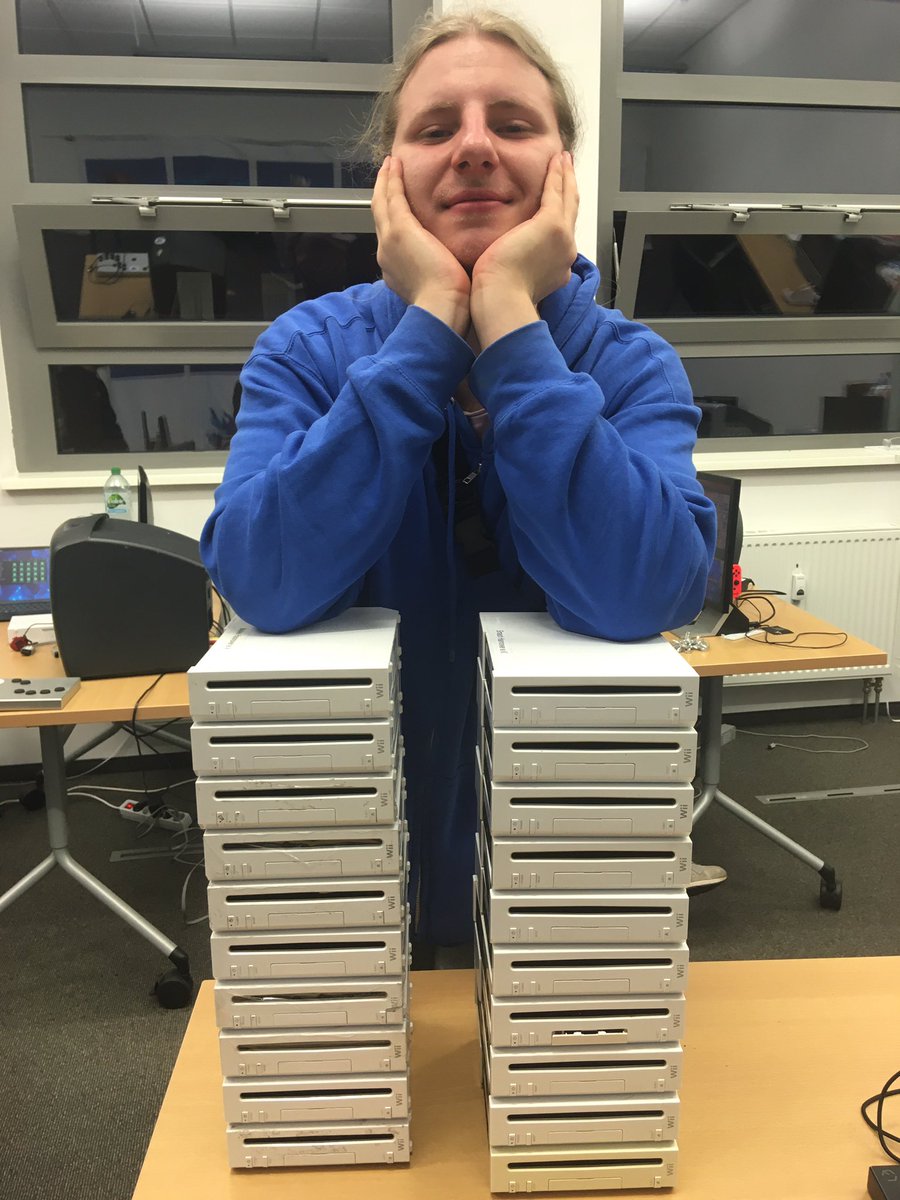 Mit den Mitgliedsbeiträgen der Community konnte der Smash Hannover e. V. 20 neue Wiis als Setups für die Weeklies und zukünftige Turniere kaufen! Alles bereits fein etikettiert. Danke dafür an alle Vereinsmitglieder! <a href="/King_SSBM/">King</a> scheints zu gefallen.