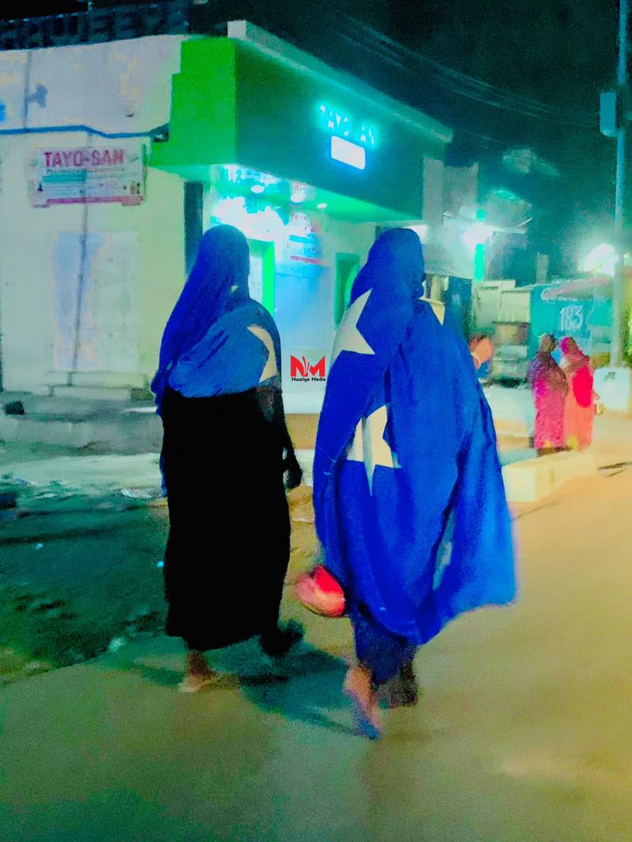 YonisYasin1's tweet photo. #shacab kii Laascaanood Oo calan-ka somalia ku labisan ayaa Ku Naaloonaya Neecawda Xornimo..cawa

Barkhad NuuriYe📸 https://t.co/iJ4MLM2Bu8
