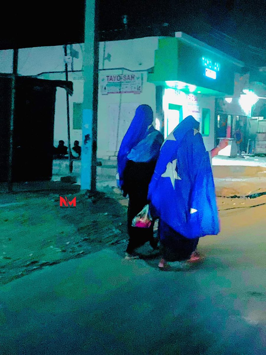 YonisYasin1's tweet photo. #shacab kii Laascaanood Oo calan-ka somalia ku labisan ayaa Ku Naaloonaya Neecawda Xornimo..cawa

Barkhad NuuriYe📸 https://t.co/iJ4MLM2Bu8