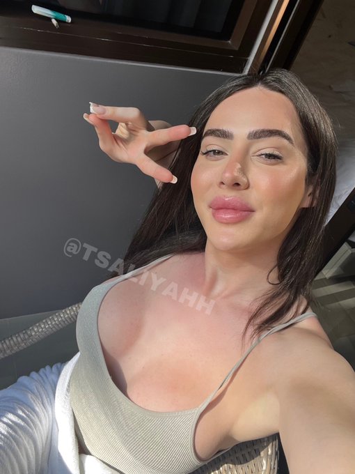 Would u hang out with me? ?? https://t.co/4HL3ycyx1q