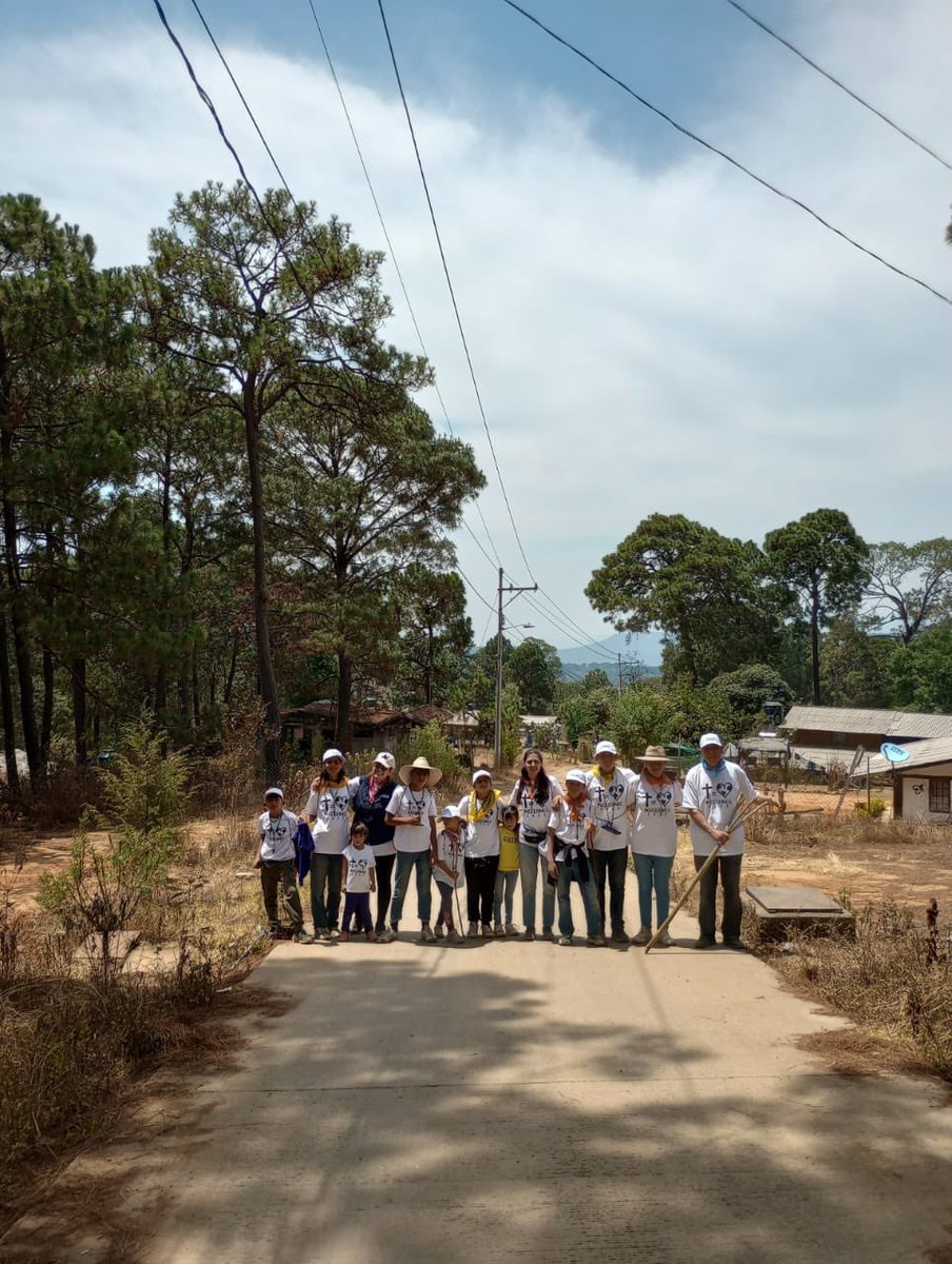 JESUSXXXIII's tweet photo. Te pedimos oración constante por las comunidades de Cerro Colorado en Valle de Bravo que estan siendo misionadas por J33 y por todos nuestros misioneros.   #misiones2023 #ValleDeBravo #catolicos https://t.co/FAHGFpTHlh