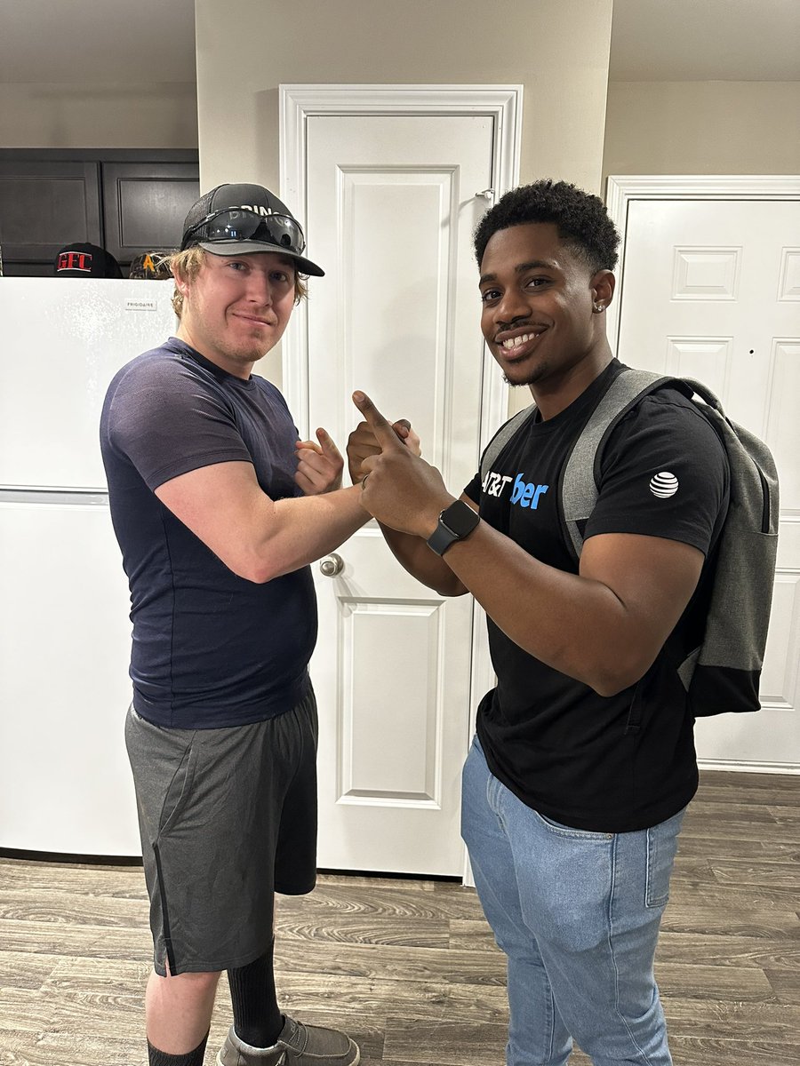crystolyte0310's tweet photo. Congratulations @LjCobb on closing your first Fiber sale as an FSE!  @DomDavis_ @404girl @VinceLeaks @DenzelC01 @Kevinattfiber @JohnnyGarSan @willcox_jeremy @leslislgdo #fiber💪🏼 🚙🚙💨💨 https://t.co/pUxK5AknPk