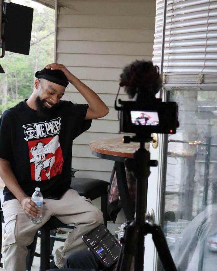 keontaenorm's tweet photo. believe in your team the way they believe in you, a special month for more than one reason. thank you everyone for your support 📸 by @Caymuspapi

new merch drops in two weeks, two live shows in the summertime (dates otw) and a dope collection of visuals COMING SOON! https://t.co/Agv1CGC7tg