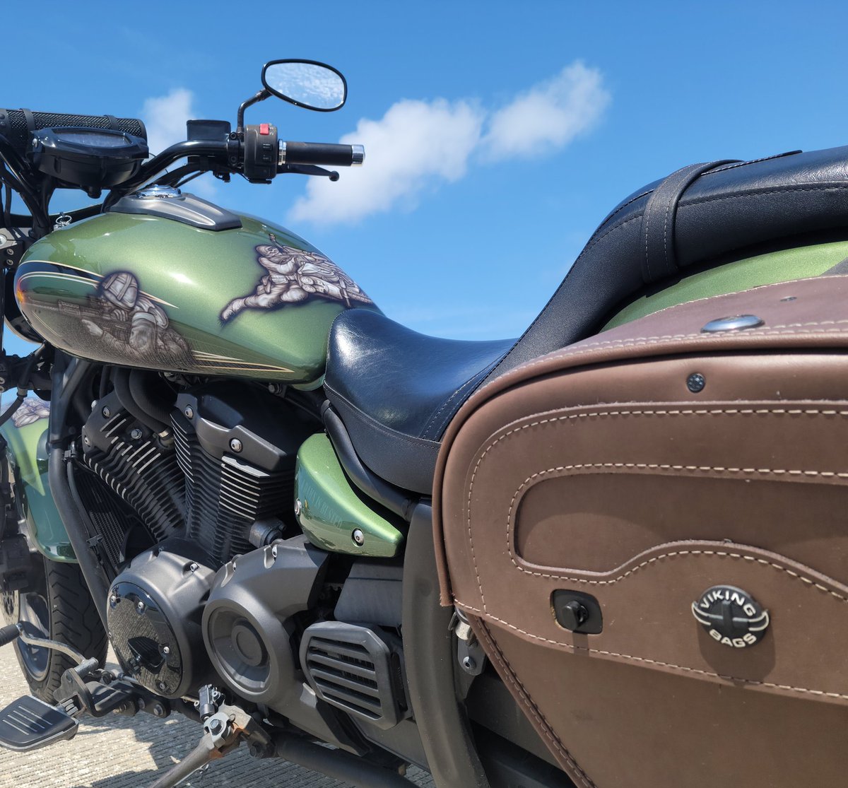 woodbc4's tweet image. Got my new horn installed, bad news it pops fuses. Good news, that fuse only controls the turn signals and brake lights, nothing important 
#safteyfeatures #notincluded
#bikerlife