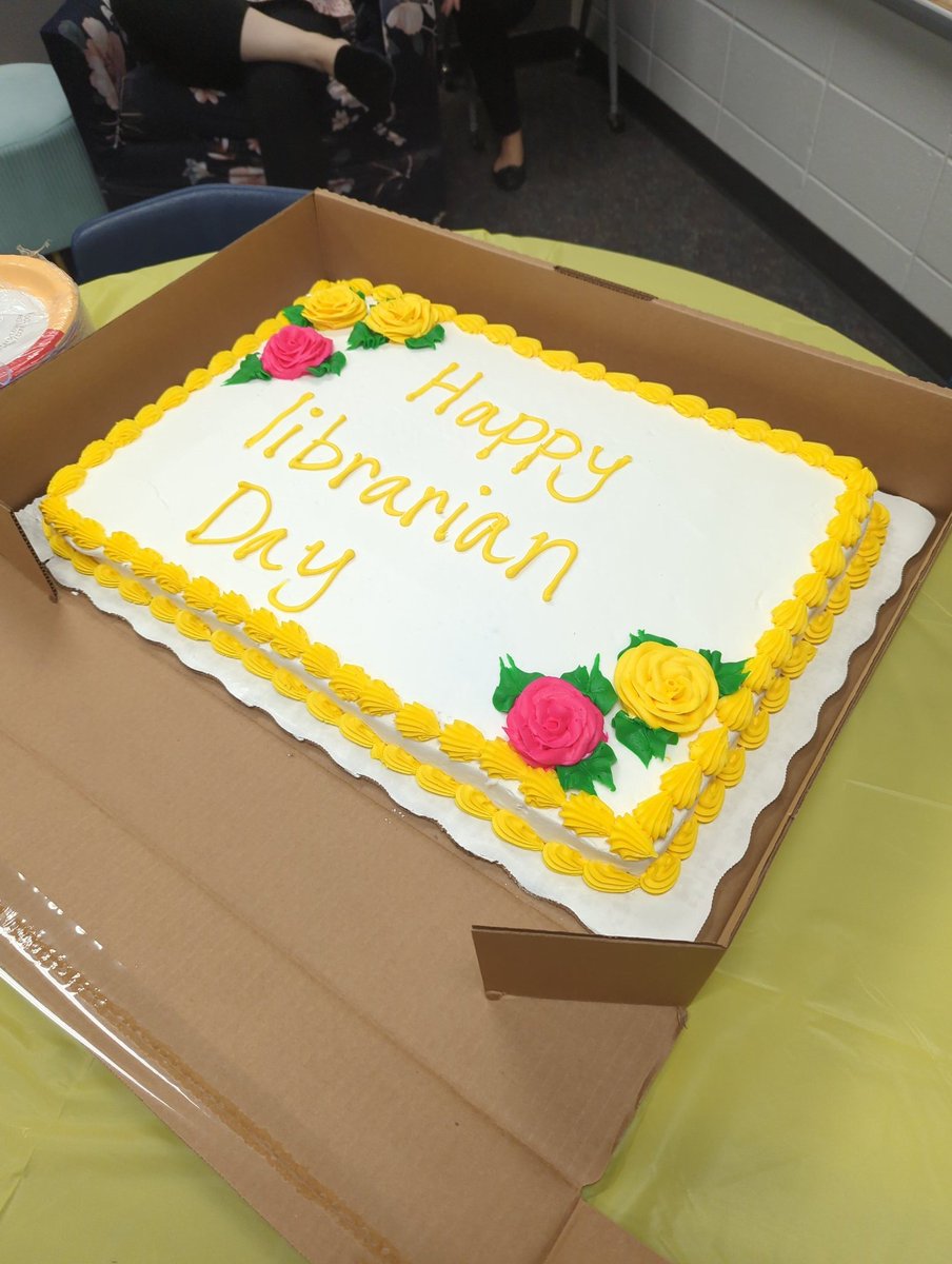 KlebLibrary's tweet image. Feeling the love today! Thank you KLEB Family and my own family for making this librarian feel special! @KlebKISD @KleinLibraries