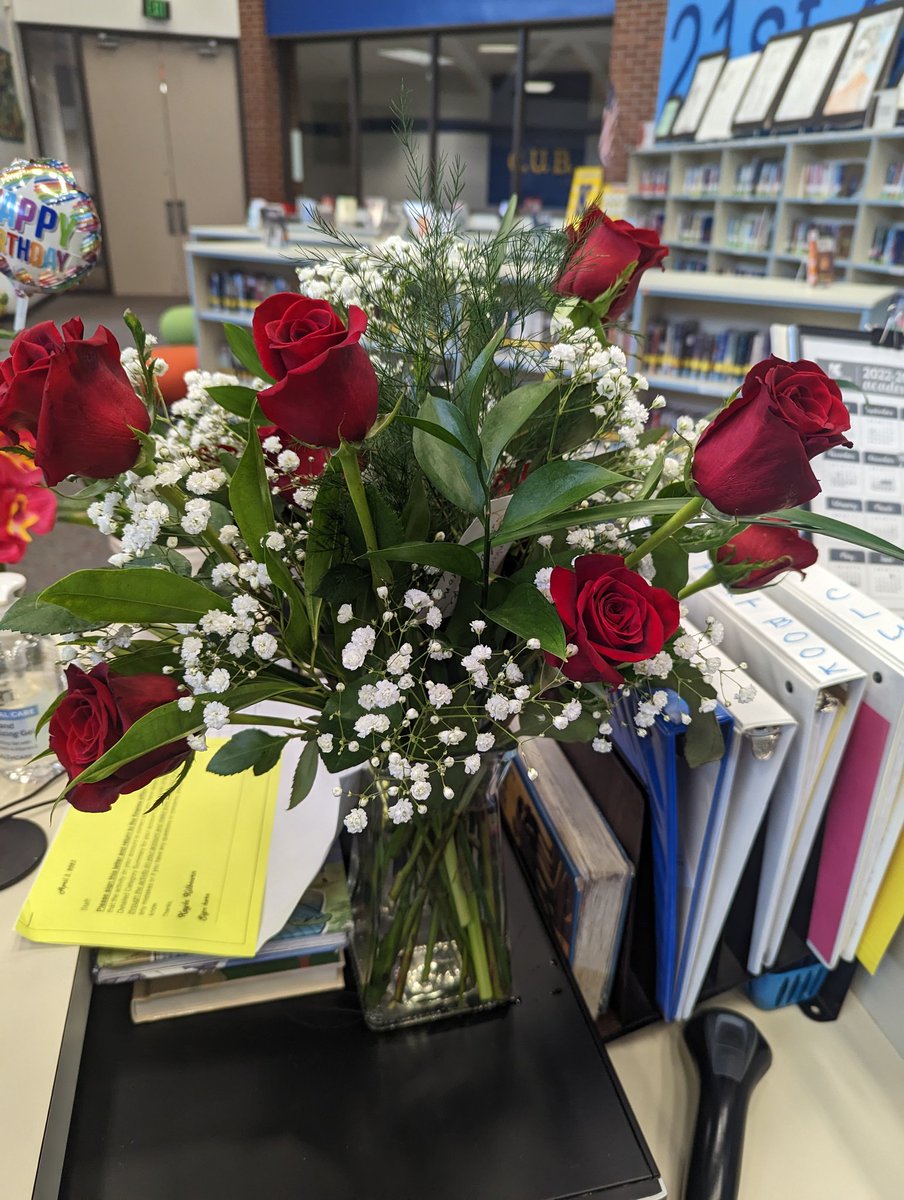 KlebLibrary's tweet image. Feeling the love today! Thank you KLEB Family and my own family for making this librarian feel special! @KlebKISD @KleinLibraries