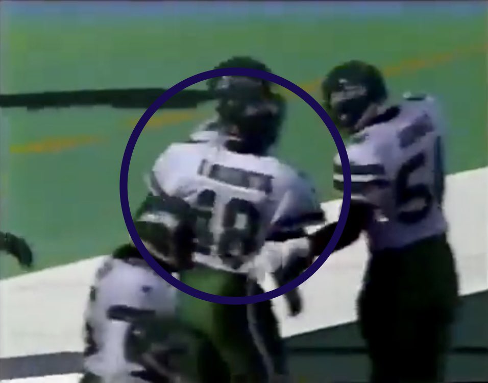 RealJohnnyJets's tweet image. ⬇️SAME PLAY:#MoLewis Being Congratulated By Starting LB #48 #BrianWashington Who NEVER Lost His Starting Job To 1992 2nd Round Pick #KurtBarber WHO THE #Jets TOOK OVER #JasonHanson After 18 YEARS OF THE EXECRABLE #PatLeahy. **HANSON WAS THE BEST KICKER IN FOOTBALL FOR TWO DECADES