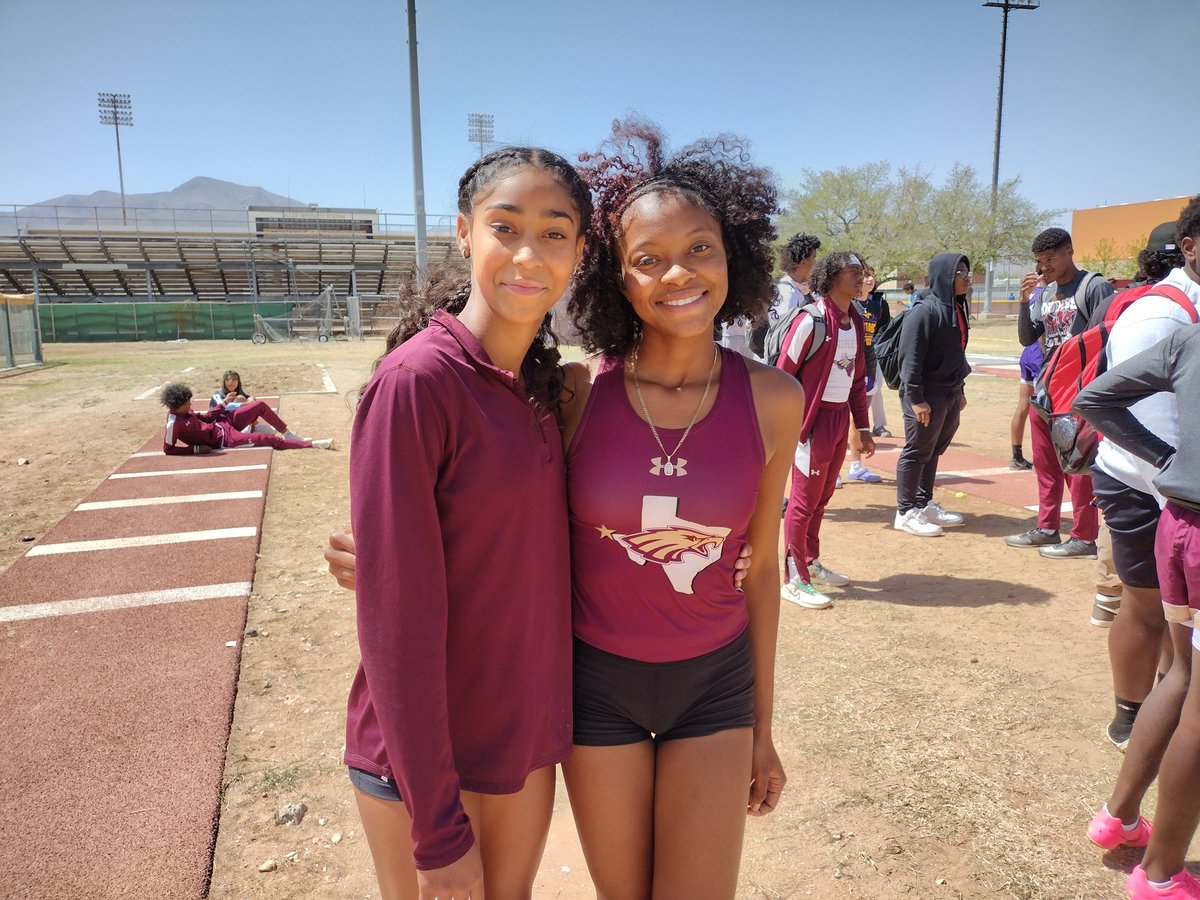 Let's go!!! Bravo Gianna ling jump qualifier for Area in long jump with 16ft6 (PR!!) And Kayla bronze medalist with a beautiful PR of 17feet4!! So proud of them ❤️🦅💪
<a href="/AndressHS_Track/">Andress HS Track AND Field</a> <a href="/ODPHIRuben/">Luis Ruben Alarcon</a> <a href="/CoachTaylor_CT/">Chris Taylor</a> <a href="/Prep1USA/">PREP1</a>