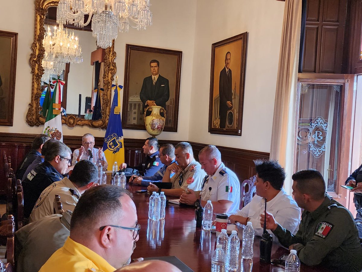 MtraVioleta's tweet photo. Esta mañana en la reunión encabezada por el Secretario General de Gobierno, el Mtro. Enrique Ibarra, en la que autoridades municipales y estatales nos coordinamos para la temporada de estiaje 2023, en la cual establecimos que el trabajo en conjunto es primordial https://t.co/TBpknB7Fr0