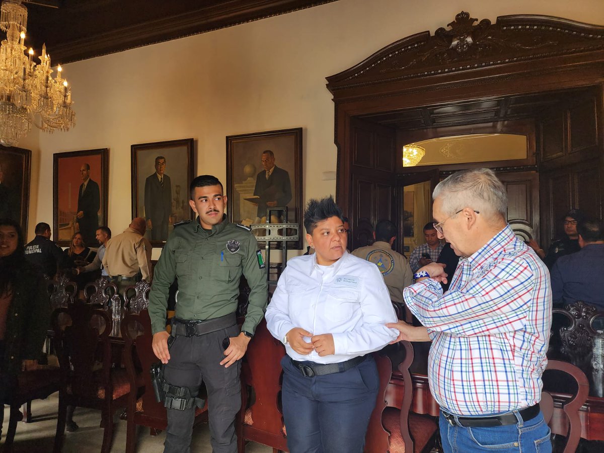 MtraVioleta's tweet photo. Esta mañana en la reunión encabezada por el Secretario General de Gobierno, el Mtro. Enrique Ibarra, en la que autoridades municipales y estatales nos coordinamos para la temporada de estiaje 2023, en la cual establecimos que el trabajo en conjunto es primordial https://t.co/TBpknB7Fr0