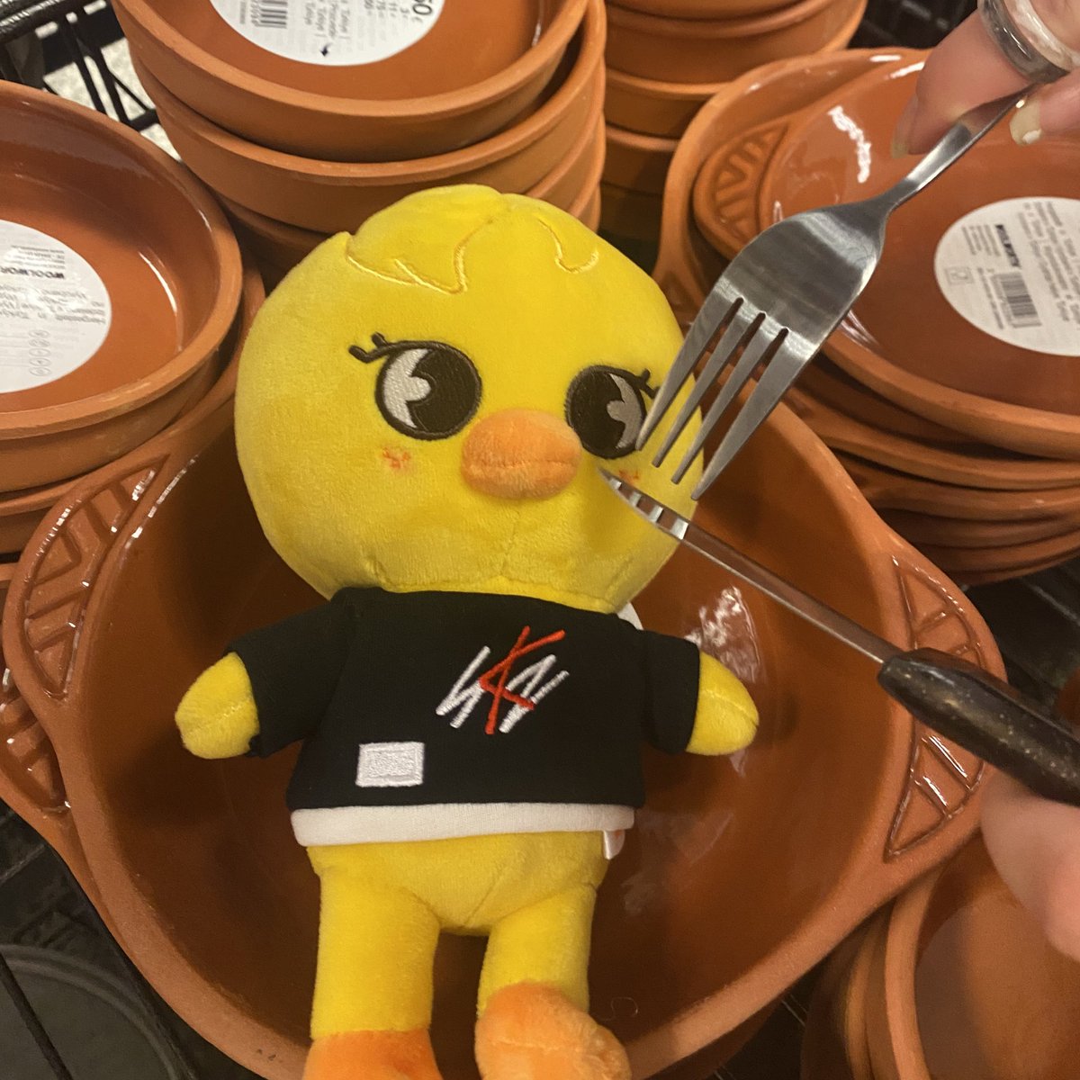 lixiewcrld's tweet image. like or i will eat him