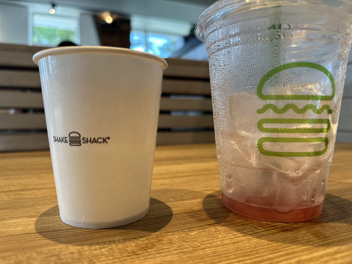TinkTink384's tweet photo. They done messed around and put a @shakeshack within walking distance of the hotel. This is gonna be a problem 😂 https://t.co/yEjTGRSTUy
