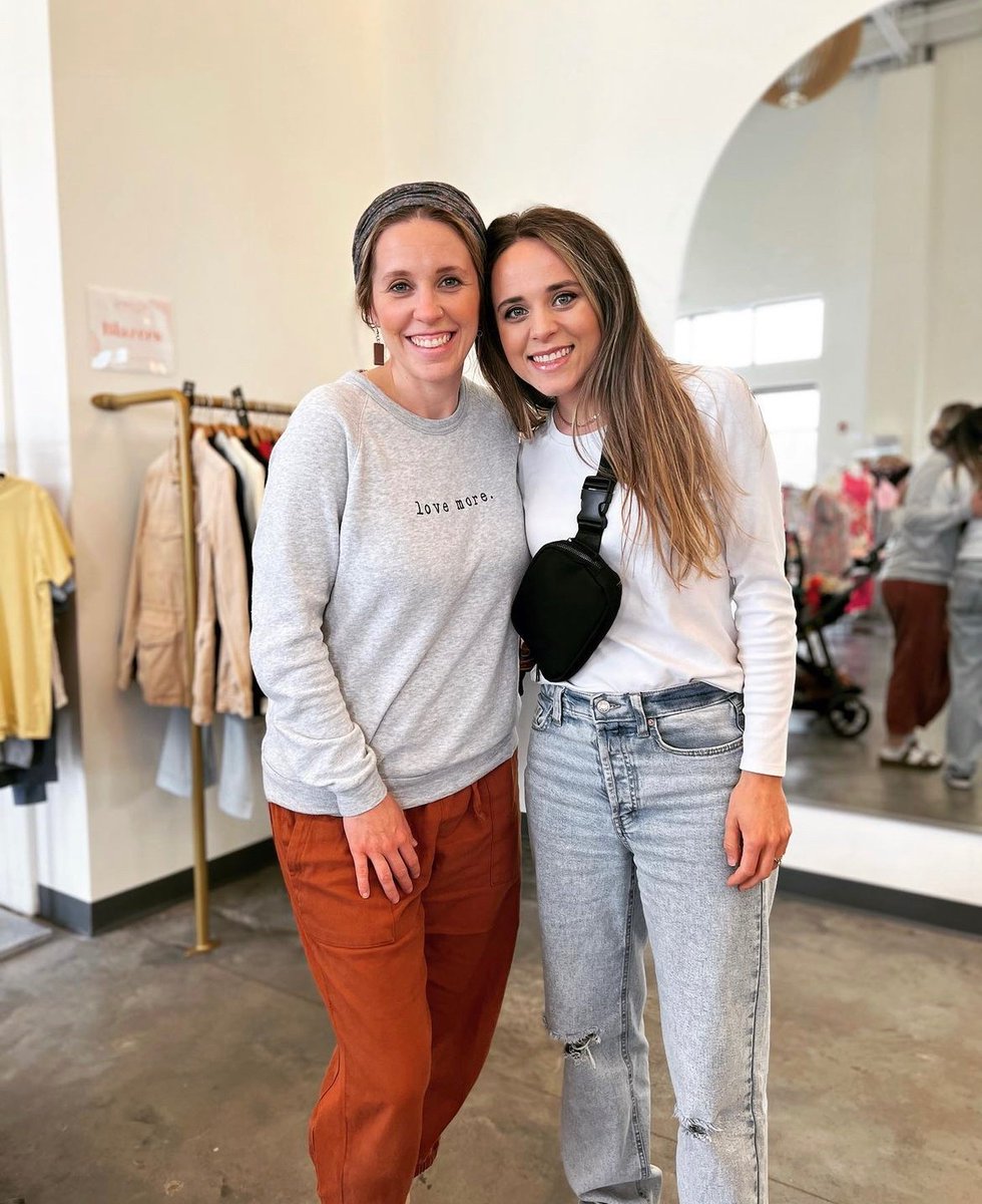 Duggar Sisters tweet media