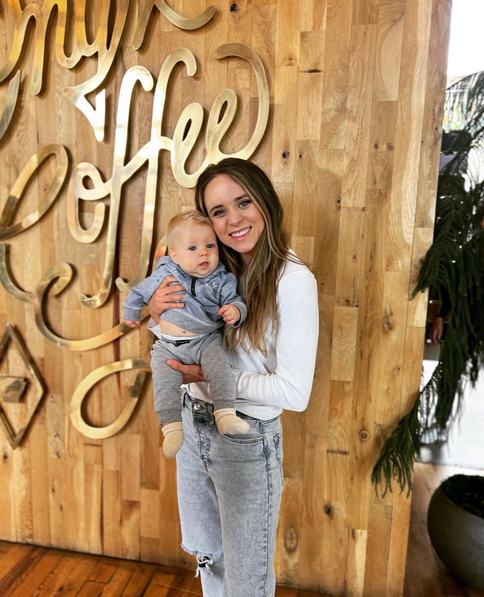Duggar Sisters tweet media