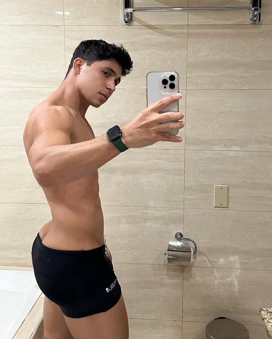 Hey boys https://t.co/vbyoUdjPFO<a href="/tag/eternalsunshine"class="tags"><span>#eternalsunshine</span></a>