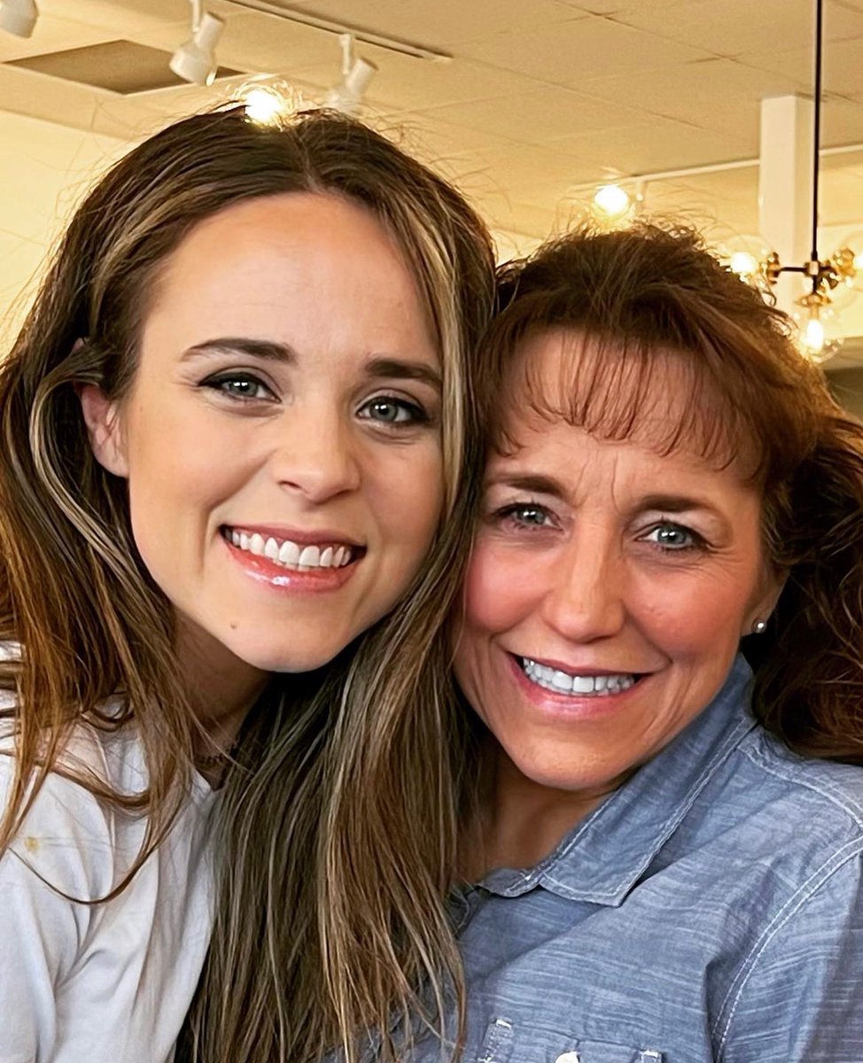 Duggar Sisters tweet media