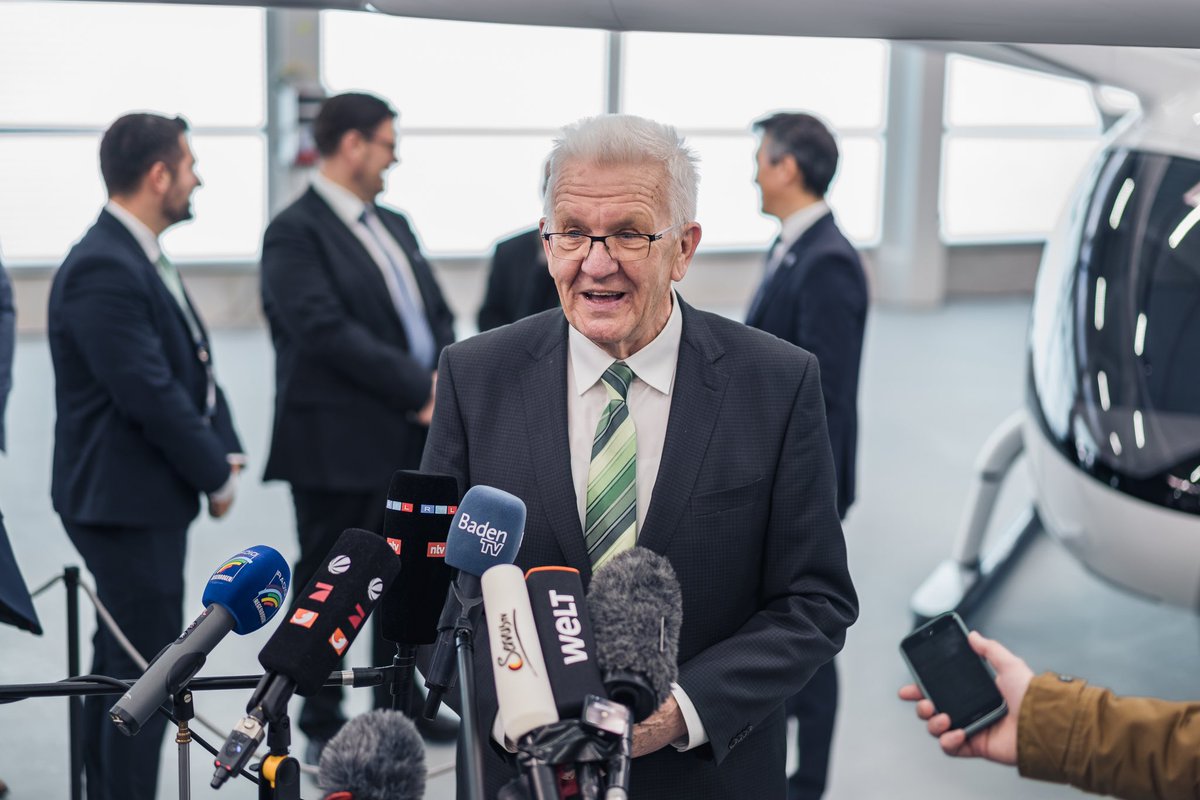 Bruchsal in the spotlight: we’re welcoming @Volker Wissing, Winfried Kretschmann, <a href="/Anna/">Anna</a> Christmann, selected members of the press, and investors to our hangar today. Let’s talk about #AirTaxis today and make them a reality by 2024. #Volocopter #eVTOL #UrbanAirMobility