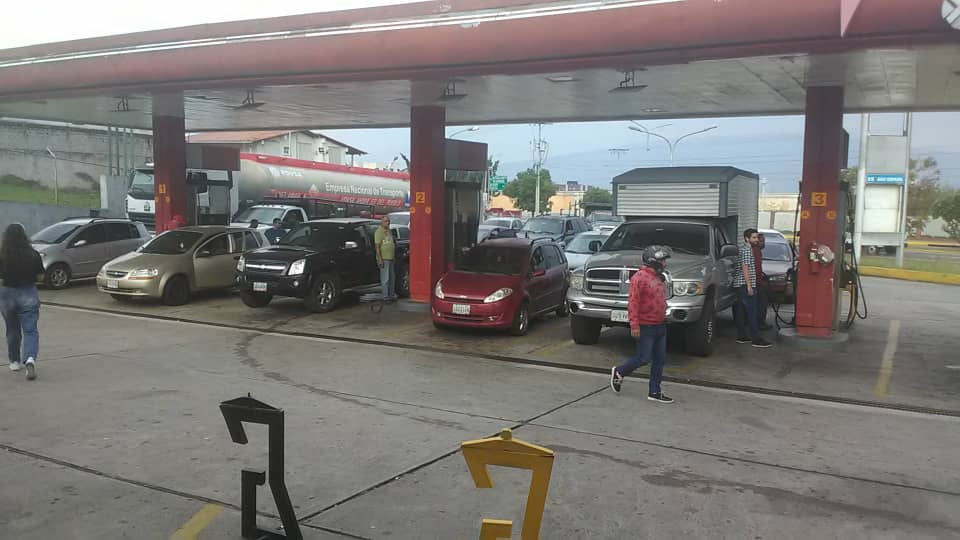 La Mesa de Combustible anuncia labores normales durante la Semana Mayor

La Mesa de Combustible continua trabajando para mantener una distribución segura, efectiva y eficiente a toda la población del estado Táchira.