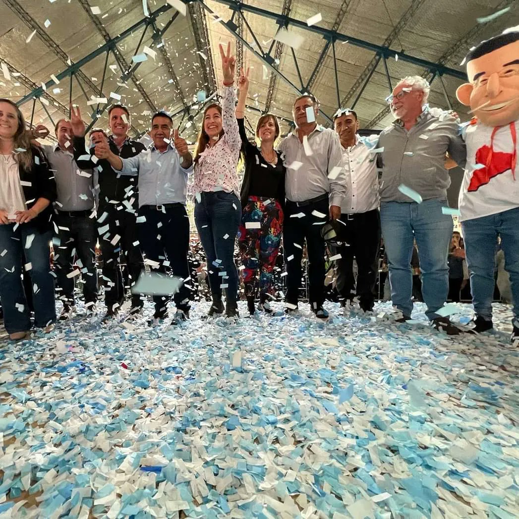 Aye_Gutierrez's tweet photo. 📌 CUTRAL CÓ
🔵Gracias compañero @gkatopodis por acompañarnos en este gran desafío que emprendimos junto a @RamonRiosecoOk 🇬🇹
#LISTA673
#RamonRiosecoGobernador 🇦🇷
#AyelénGutierrezVicegobernadora🌞 https://t.co/ThXtLA8D4k