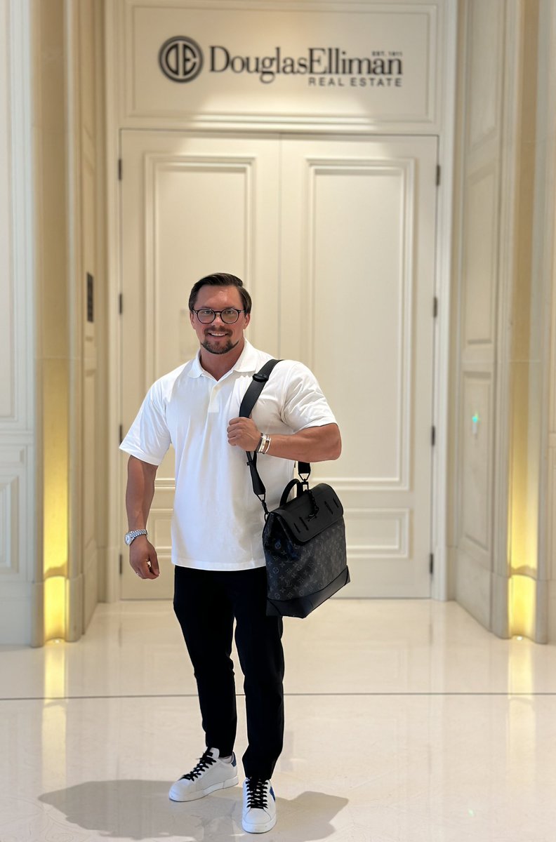 Another day at our beautiful DE Coral Gables office. Grateful to be doing what I’m passionate about. Call me for all of your real estate needs!

📲305.764.6405
📩Yury.Mouchan@elliman.com

#RealEstate #House #work #buyahome #salehome #Miami #hot #fashion