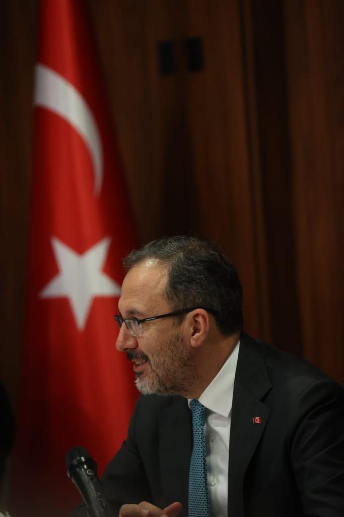 kasapoglu's tweet photo. Spor federasyonlarımızın başkanları ile deprem bölgesindeki faaliyetlerimizi değerlendirdik.

İlk günden bu yana bölgede etkinlikler düzenleyen federasyonlarımız, yeni projeleriyle her bir insanımıza dokunmaya devam edecek. https://t.co/yuzn3MRWNy