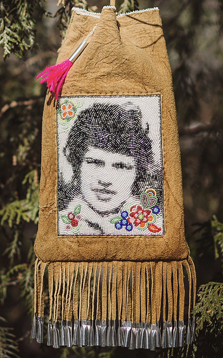 partnersinart1's tweet photo. Opening Apr. 20 at @CuratorsCentre, PIA is a proud supporter of Materialized, a group show featuring work by 4 Indigenous artists who utilize photography and textiles to reclaim portraiture as a form of self-expression &amp; self-determination. More info: https://t.co/5xvSLiTSRs https://t.co/mcKNhrpyoM