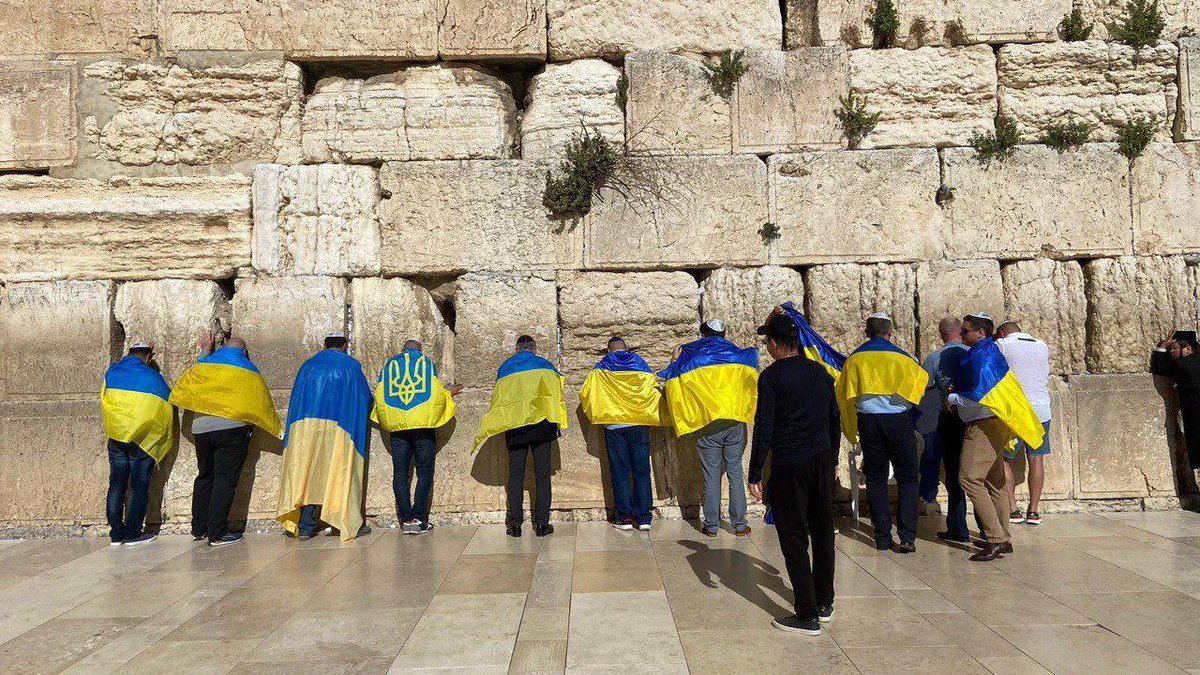 SprinterPress's tweet photo. The officials the Ukrainian Embassy in Israel visited the Western Wall today to pray for Ukraine's victory over Russia. https://t.co/pzLERTJ8c5