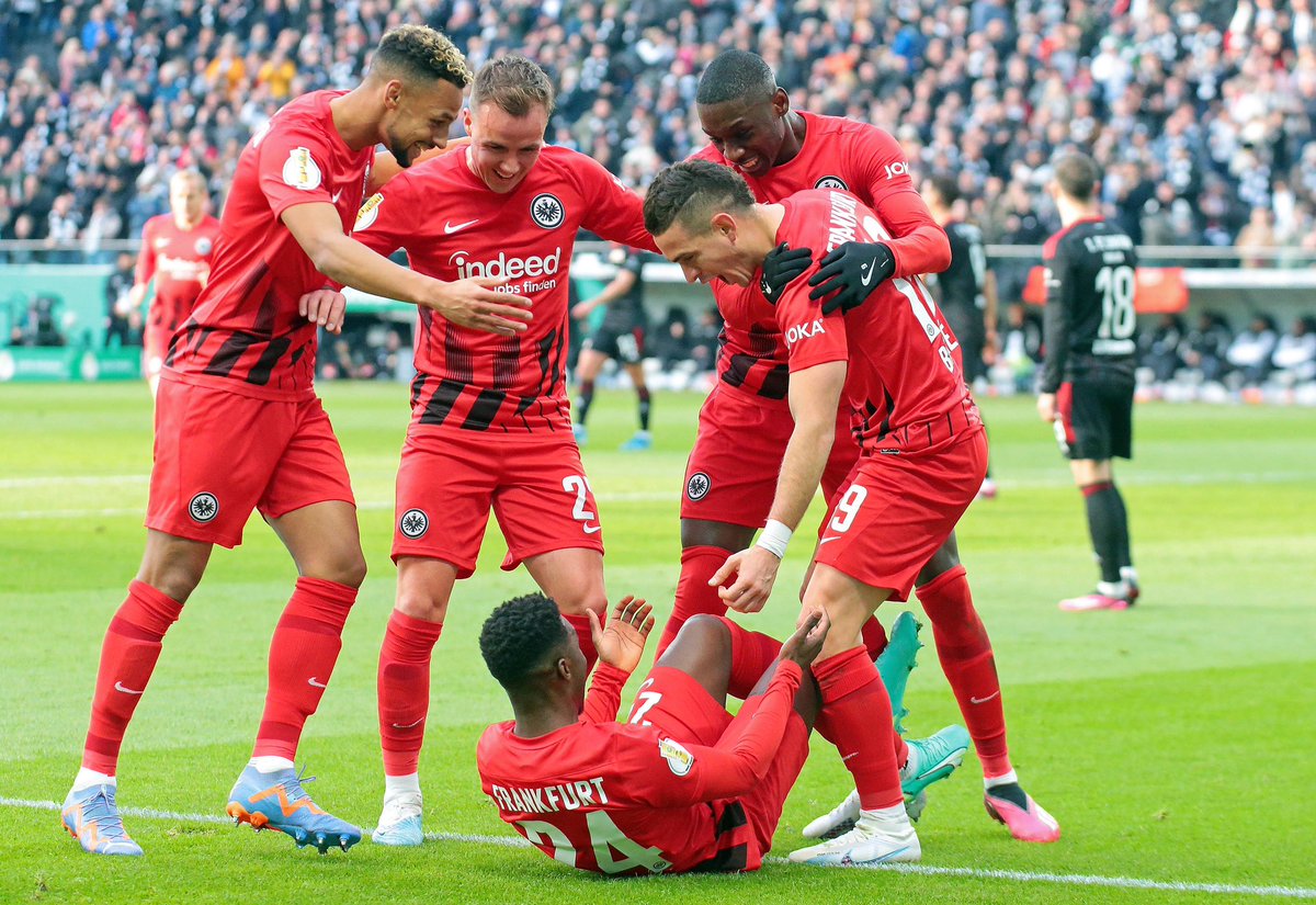 Get the ball, pass to Kolo, celebrate, repeat 🔁 Next round <a href="/DFB_Pokal/">ysen</a> here we come 💪