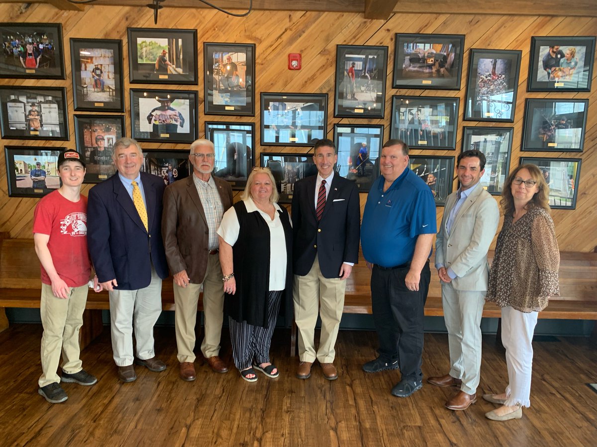 RepDavidKustoff's tweet photo. I enjoyed meeting with municipal mayors in Weakley County today. Thank you to @jakewcmayor for putting this event together &amp; thank you to @BlakeStoker5 for hosting us.

I appreciate talking to each of you about how we can work together to ensure our community continues to thrive. https://t.co/ThUdmaPsaf