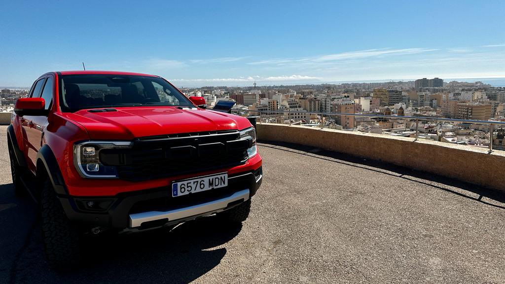 Estamos viendo las procesiones de #SemanaSantaAlmeria2023 desde el cerro San Cristóbal con este nuevo Ford Raptor…  ¡menudas vistas!

#SSantaAlmería23