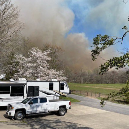BaltCoVolFire's tweet photo. OWINGS MILLS 56-14 4TH ALARM LARGE WOODS FIRE - 5100 DEER PARK RD. VOLUNTEER ALL CALL. SOME HOMES MAY NEED TO BE EVACUATED. AVOID THE AREA. https://t.co/n4yZ8La06D