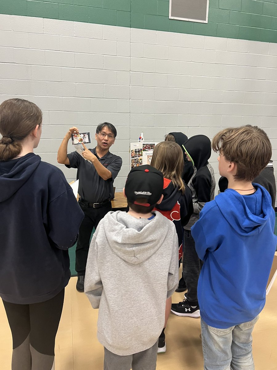 mel_hottelman's tweet photo. What an awesome experience today was for our @Gateway6NKC Grizzlies!! We launched our inaugural Culture Day with both student and community volunteers. Thank you @Northtown, @Winnetonka and @Antioch for sharing your students and cultures with us! https://t.co/Zj82gXwreB