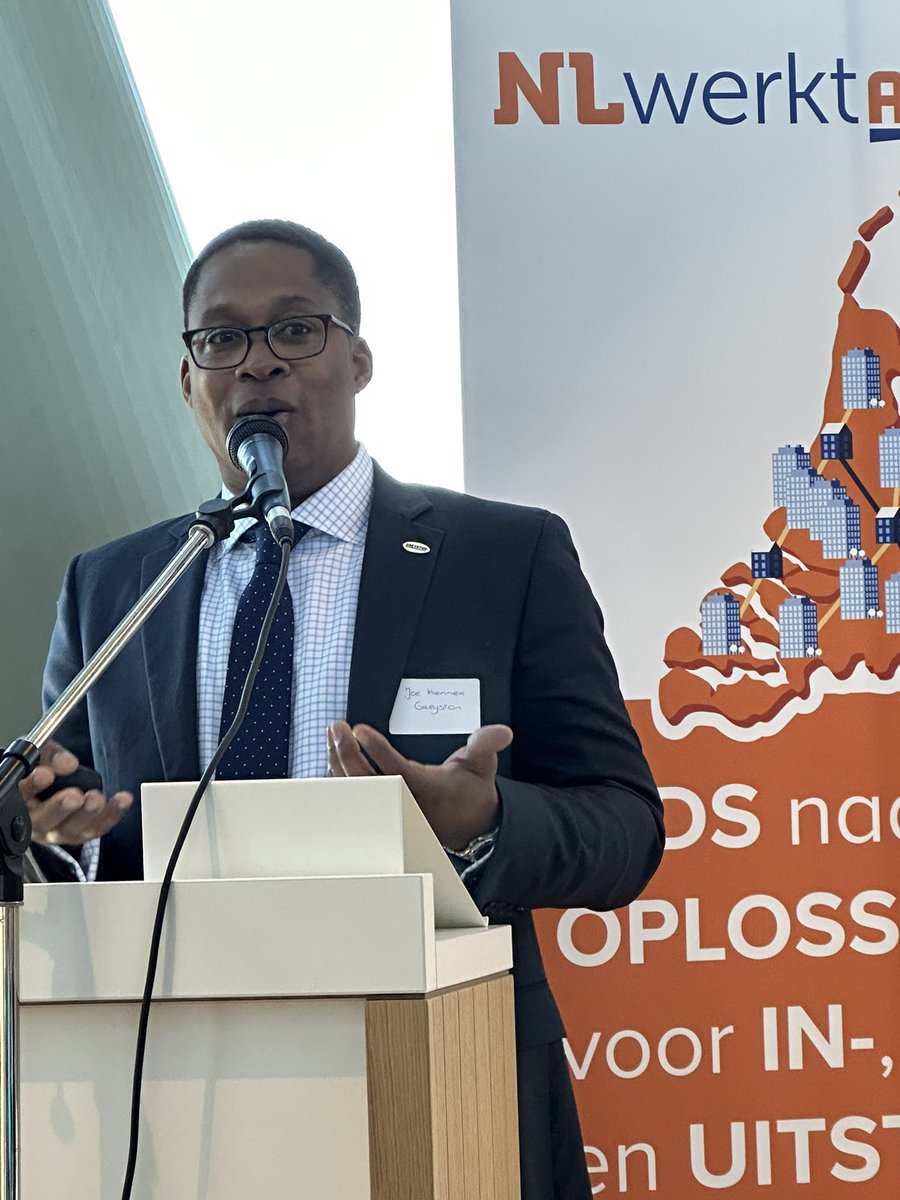 raymondputs's tweet image. Arbeidsmarkt Centraal! 👍 Lunch met Joe kenner van Greystone Bakery over #openhiring en diner en talkshow KRAP bij @UWVnl met oa @karienvangennip en @MtenHoonte. Nieuwe inzichten om morgen weer aan de slag te gaan!