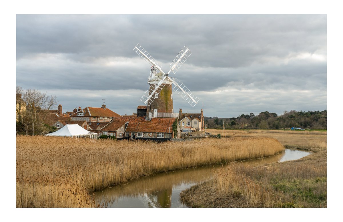 Minch30's tweet photo. Cley Windmill, after a very long day exploring Norfolk the other weekend #cleywindmill #norfolk @SonyUK https://t.co/Bs6wTQ0mvN