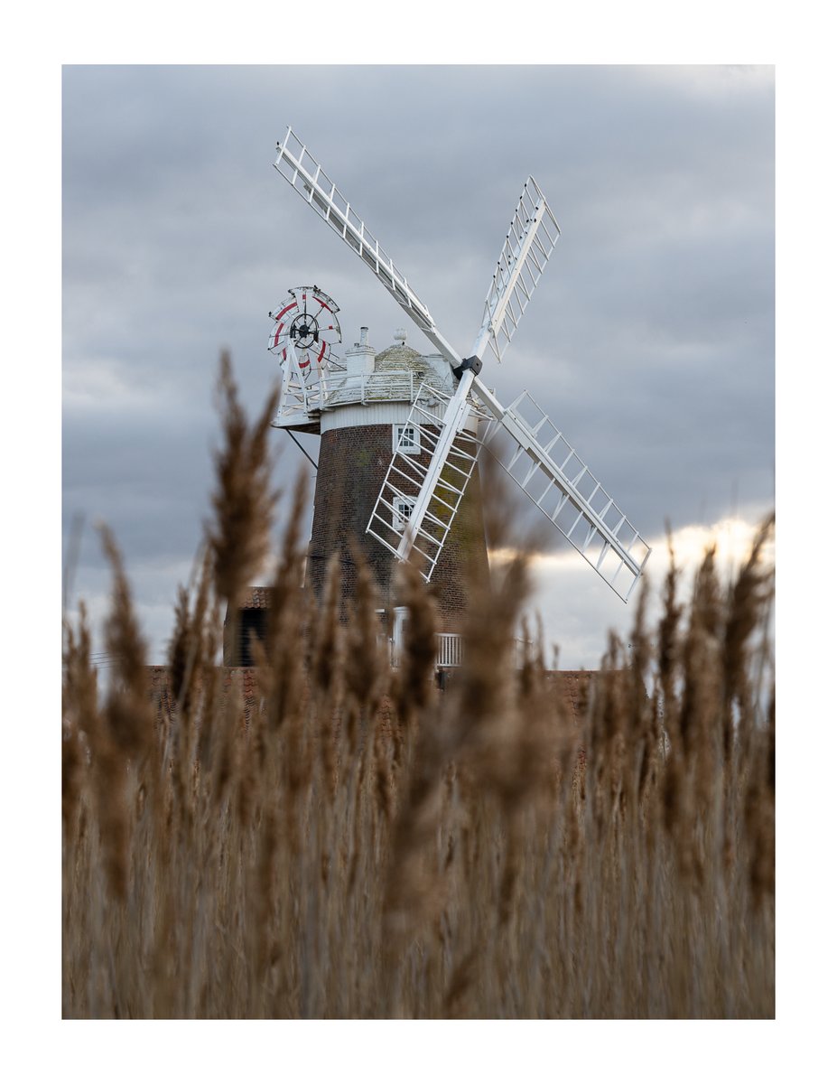 Minch30's tweet photo. Cley Windmill, after a very long day exploring Norfolk the other weekend #cleywindmill #norfolk @SonyUK https://t.co/Bs6wTQ0mvN