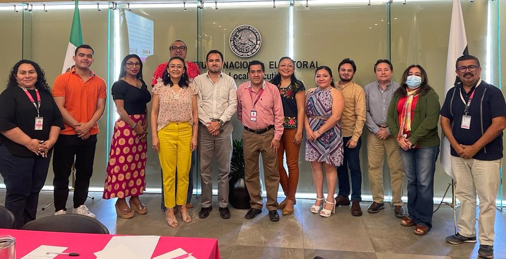 INEYucatan's tweet photo. Con el objeto de difundir los protocolos del #INE en materia de inclusión y ejercicio del voto en igualdad de condiciones y sin discriminación, las y los vocales del @INEYucatan sostuvieron una reunión con autoridades del #cepredy e integrantes de #Yucatrans y #princesasmayas. https://t.co/T2BLTJZvq2