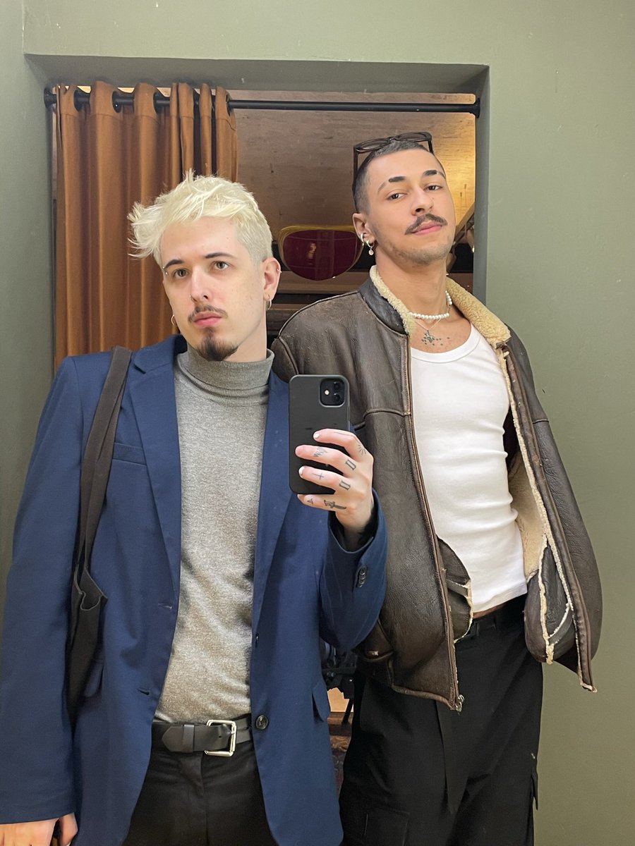 bbcarli_'s tweet photo. fiquei sabendo da existência do Ro em 2014 pois ele era web amigo de uma das minhas bffs da escola, eu com 18 e ele com 14 kk nos seguimos só em 2018, onde eu vivia dando ideia nele e ele só visualizava 🤡 em 2022 ele resolveu me dar bola, fomos de date e hj ele é meu tinho 🤍🐒 https://t.co/kVcS1MHkhQ