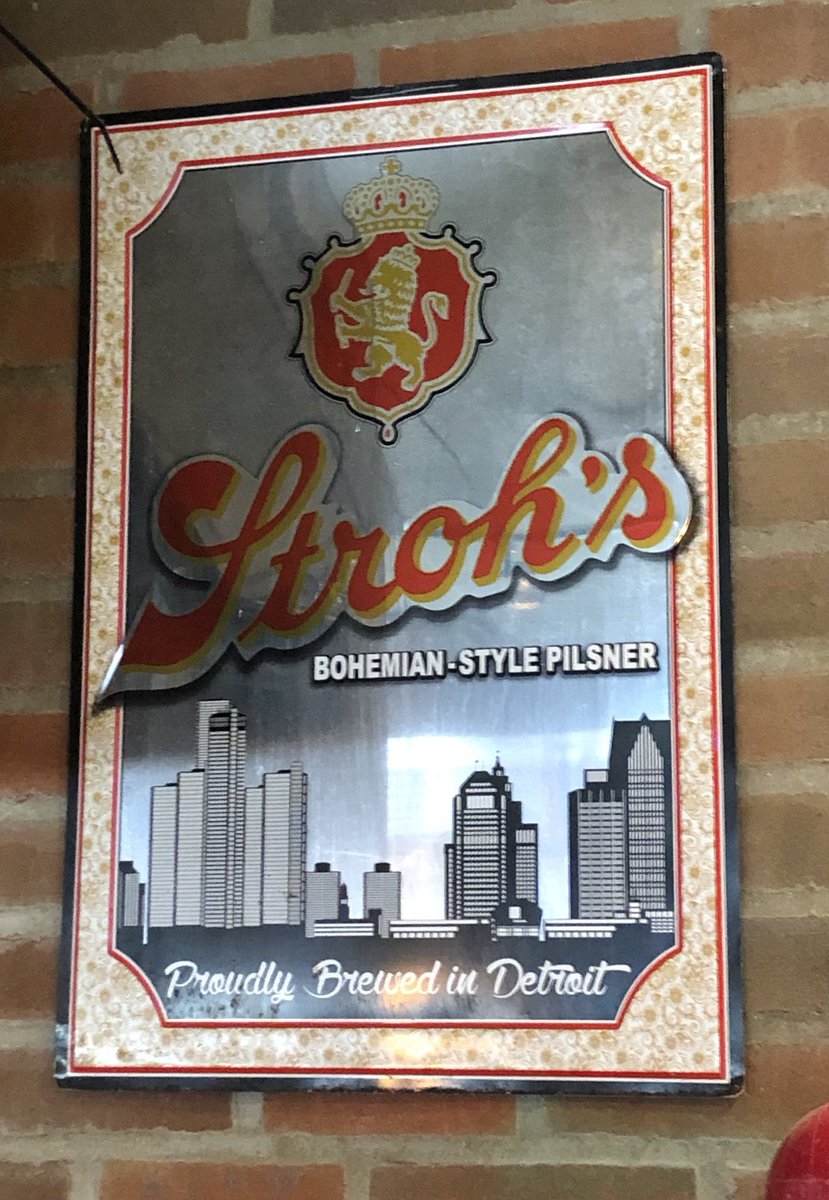 LoveDetroit1's tweet photo. From one beer lover to another, Stroh’s! Have to love the decorating at Buddy’s! @buddyspizza @EaterDetroit @drinkdetroit @DetroitBus #pizza #Strohs #beer #Detroit https://t.co/35SLnXSfDt