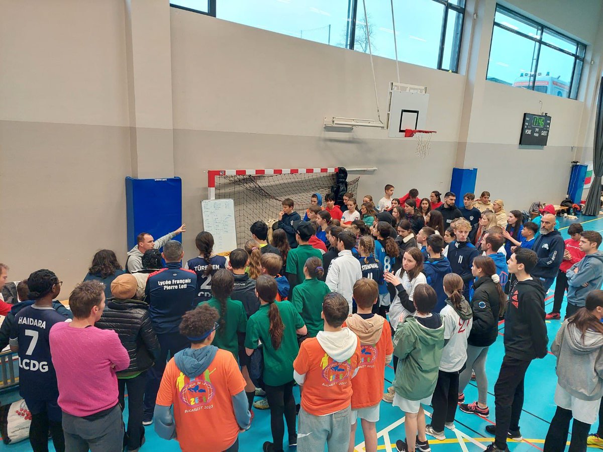 ZESE_AEFE_UNSS's tweet photo. C’est parti pour les Jeux de la ZESE à Bucarest, @aefeinfo !!! 

A l’occasion de la #SOP2023, ce sont : 
> 10 équipes 🇹🇷 🇧🇬 🇷🇴 🇷🇸 🇮🇹 🇬🇷 🇫🇷 
> 4 garçons / 4 filles 
> Cycle 4
> Sport et handisport / Rencontre / Partage / Surprise / Culture 🏈 🏃🏻‍♂️ ⚽️ https://t.co/mcNAvtbdBH