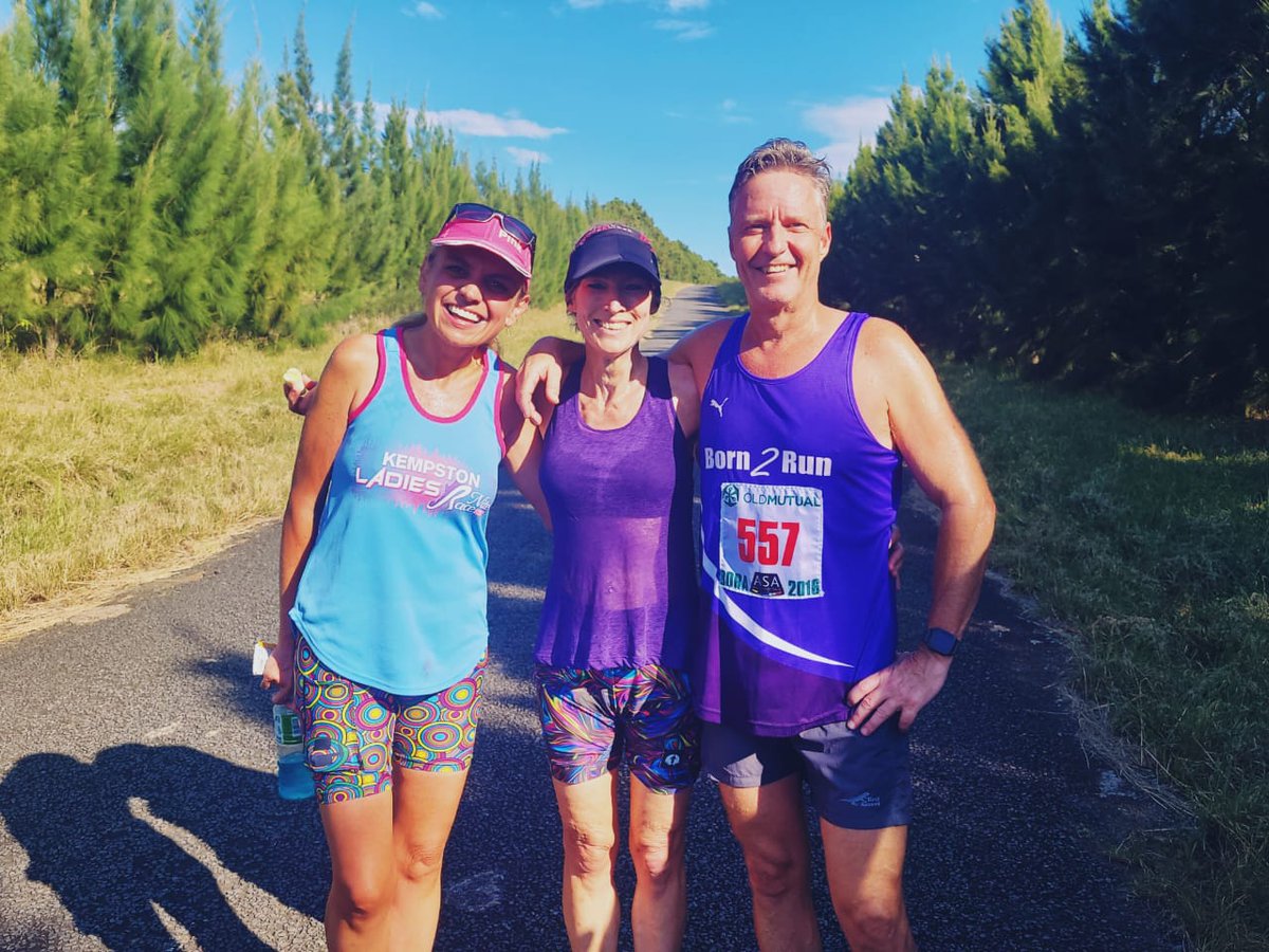bobnorris5's tweet image. @BoastRunning preparing for Comrades ..left flank Val of @GonubieHarriers and right Warrick of @Born2RunEL. Centre Chillie Marathon the goal, Sharon also EEB2R