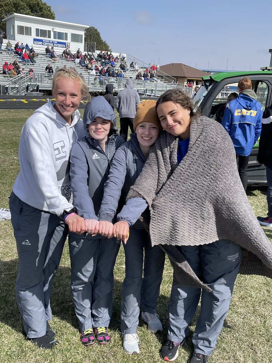 tf_fcpanthers's tweet photo. Girls 4x8 relay places 🥈 

Reyna, Malorie, Ellie, and Sofia https://t.co/beXCqXSvLx