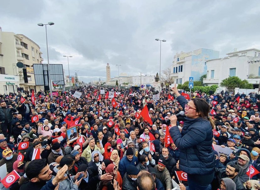 10Millions2Po's tweet photo. Déjà 41 jours de détention préventive pour la militante et universitaire, Chaima Issa. 

Une trentaine d’opposants arrêtés depuis février pour avoir dénoncé l'autoritarisme de Kaïs Saied, croupissent abusivement sans jugement dans les geôles du régime.

#Tunisie #Dictature https://t.co/2qzT7XIuve
