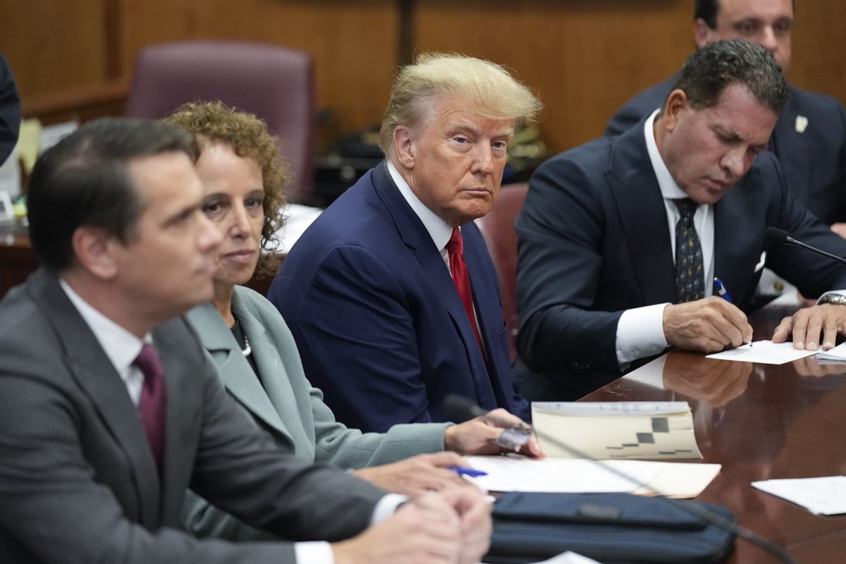 The look of a scared little man who hasn’t had to answer for his countless crimes or despicable behavior once in his entire privileged life…until now. You made your bed, trump. It’s finally come time to lie in it. Sleep tight tonight 🛌 
#TrumpArraignment #ArraignmentDay