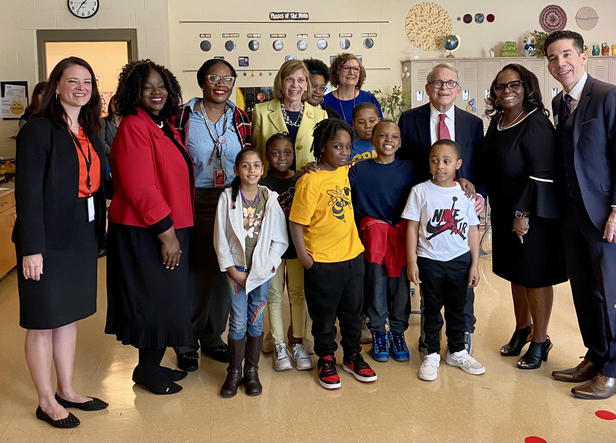 Great to connect with students and see how districts are using teaching and learning strategies aligned to the science of reading. I joined @GovMikeDeWine and First Lady Fran DeWine on visits to @WHCS_Tigers and @AkronSchools. Thanks to the school leaders, educators and students!