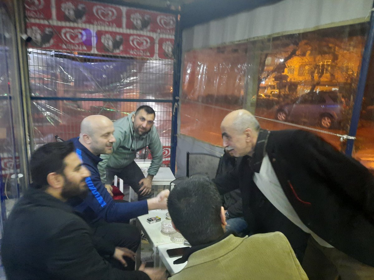 Bu akşam ki ikinci durağımız Müjdat Arabaci  'nın çay evini ziyaret ettik. Belediye Başkanımız Kağan Mehmet Usta ile beraber halkımızı selamladık, sohbet ettik. Hemşerilerime teşekkür ederim. 
#Akparti
#Türkiyeyüzyılı