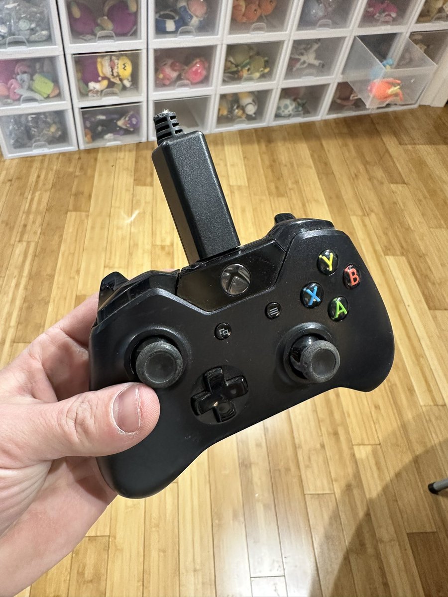 DSKoopa's tweet photo. Some interesting controllers from the most recent store inventory buy. https://t.co/bHeP2hYqOp