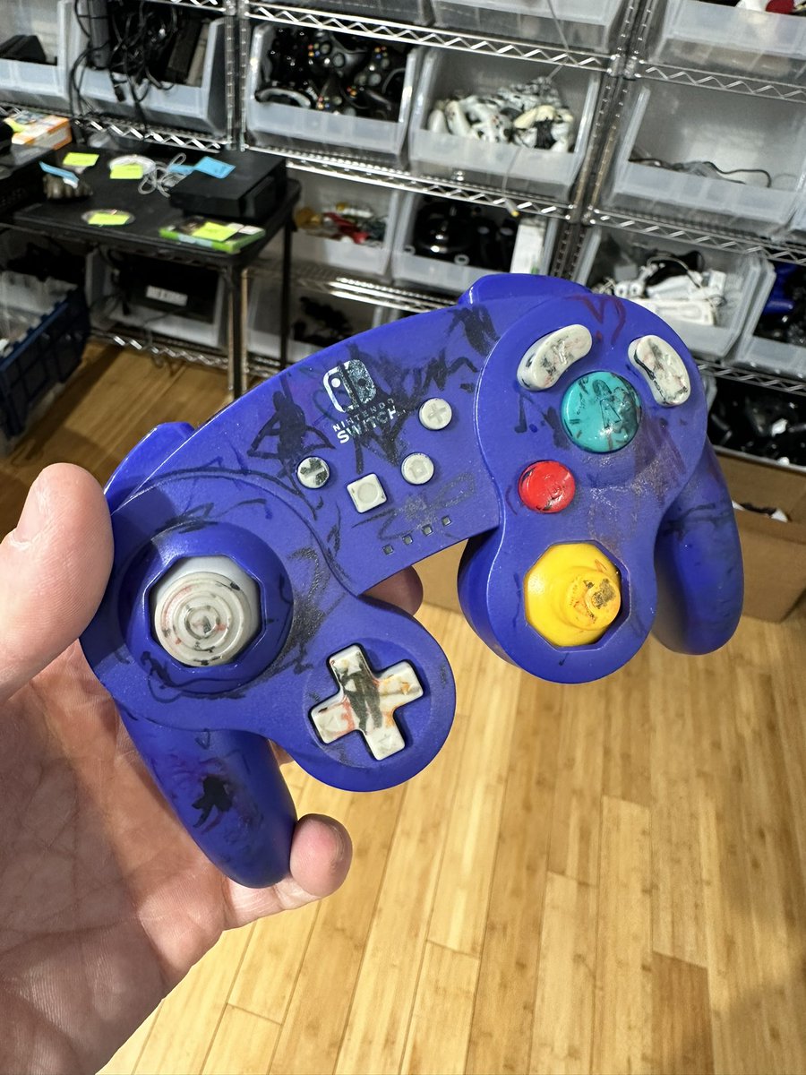 DSKoopa's tweet photo. Some interesting controllers from the most recent store inventory buy. https://t.co/bHeP2hYqOp