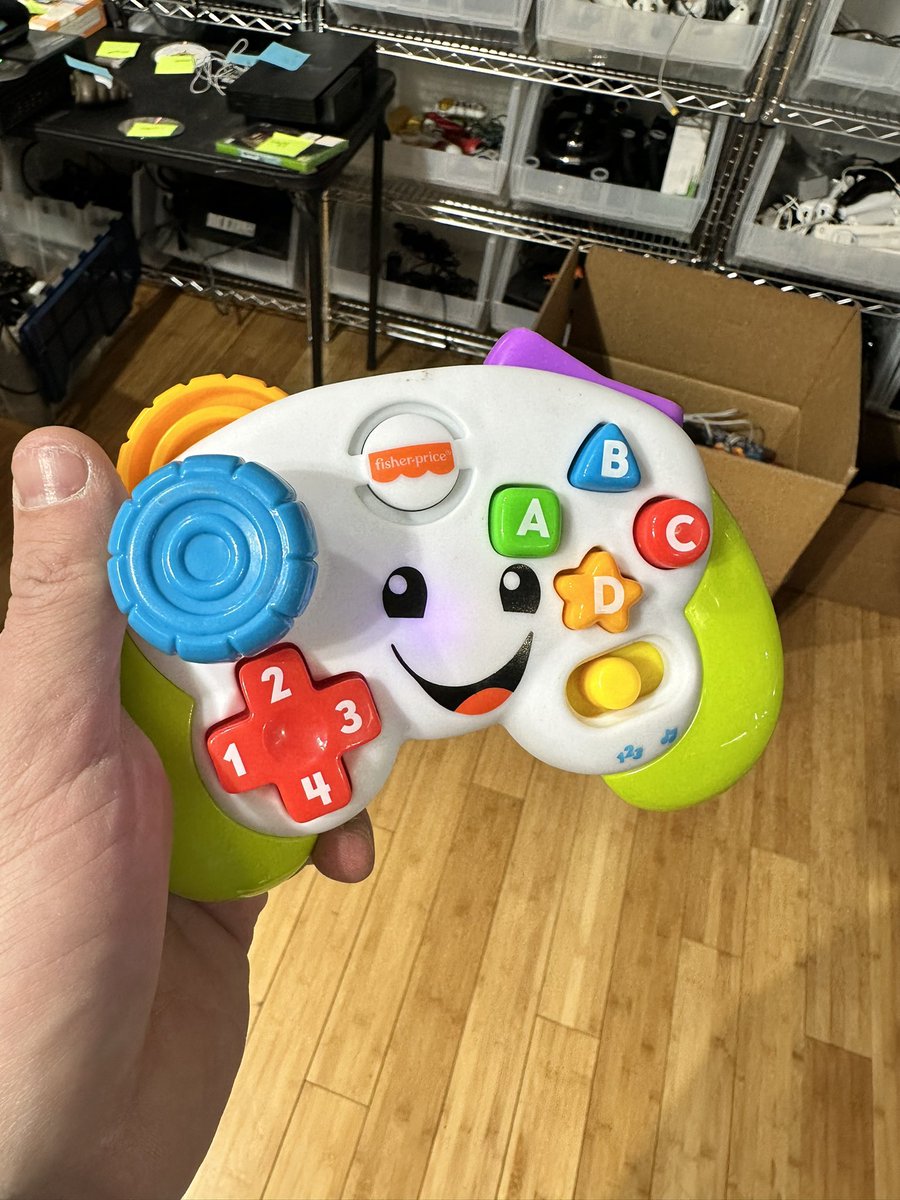 DSKoopa's tweet photo. Some interesting controllers from the most recent store inventory buy. https://t.co/bHeP2hYqOp