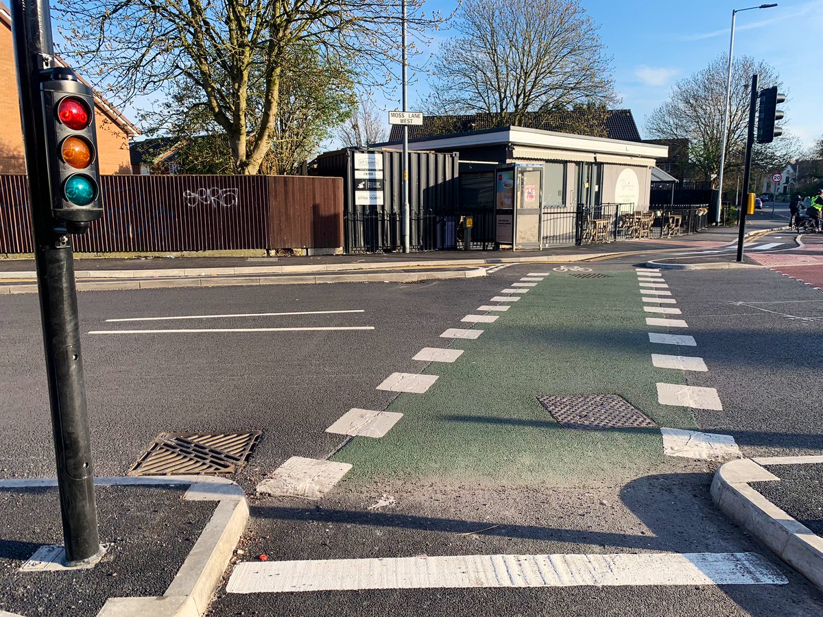 evefrancisholt's tweet photo. It’s amazing how much you can move in a day when you have the freedom to design in.  Between two walking meetings and an active commute I’ve spent 3hrs moving today, covering 25km by foot and bike. #EverydayMoving #GMMoving 🐝➰ https://t.co/ipFP1LNPI2