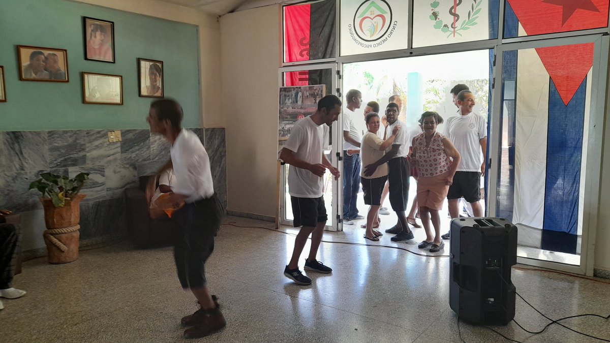 🎉Fiesta en #Cienfuegos!!!!! Es 4 d abril y pioneros así como los jóvenes d los diferentes centros educativos y d la salud lo saben. Hoy en el <a href="/CentroMedicoPs1/">Centro Medico Psicopedagógico Cienfuegos</a> aconteció una actividad especial en conmemoración a los aniversarios 61 y 62 d la #OPJMCuba y #UJC.